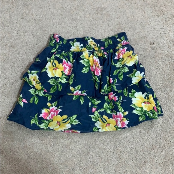 Hollister flower patterned skirt - Picture 2 of 6